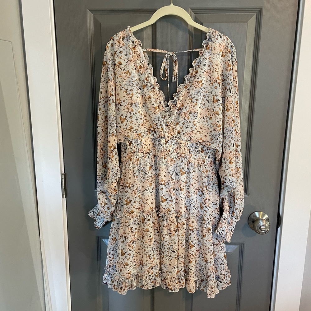 Versona floral long sleeve v neck open back ruffle dress - S